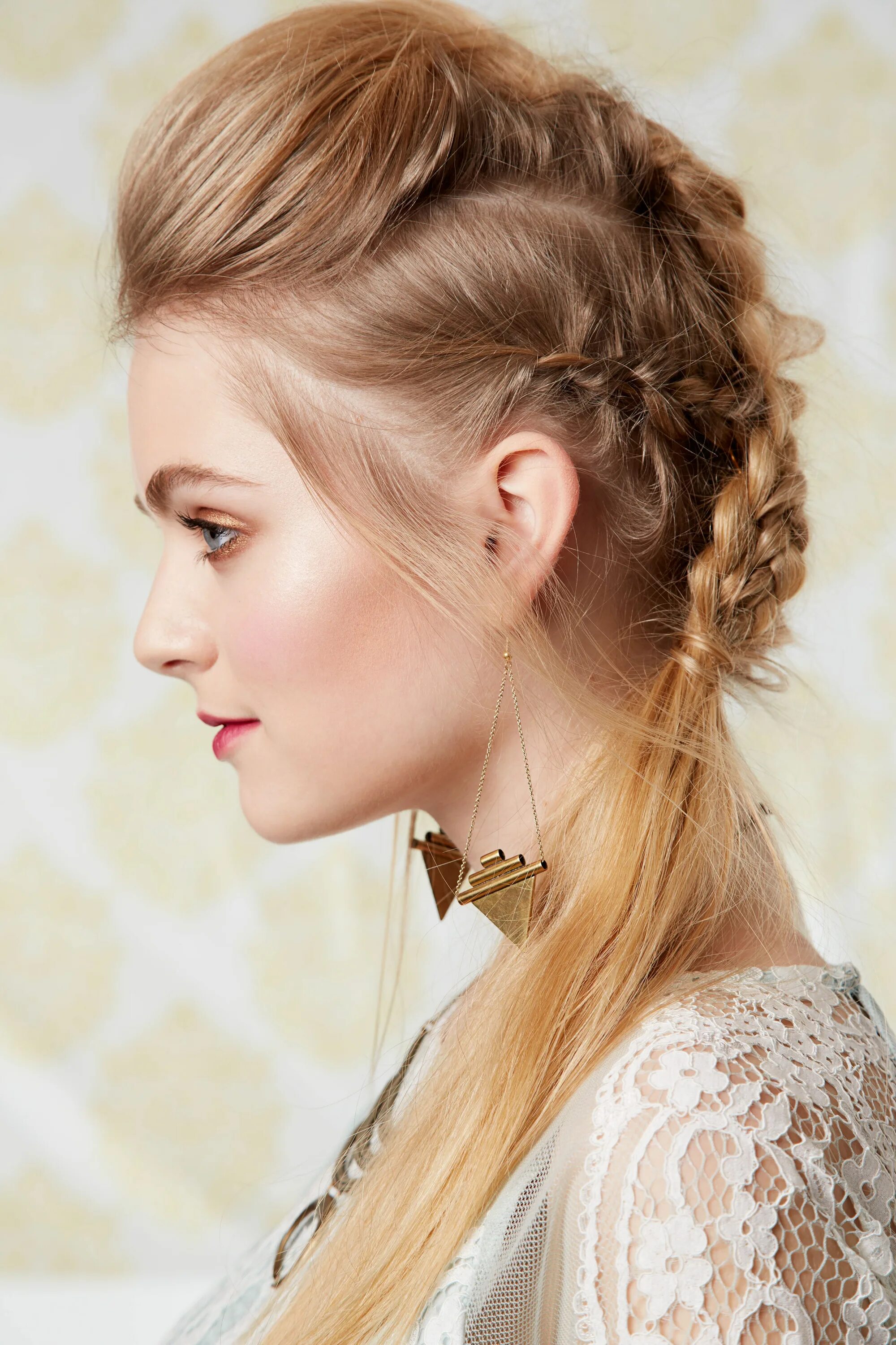 Прическа на длинный жидкий волос These Easy Hairstyles Are Perfect When You Don't Have Time to Shower Dirndl fris