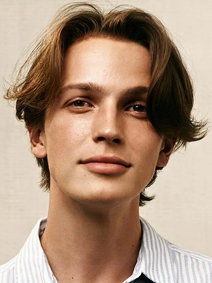 Прическа на две стороны мужская длинная Curtains Hairstyles For Men: Top Haircuts in 2024 FashionBeans Middle part hairs