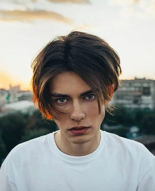 Прическа на две стороны мужская длинная Pin by Alina on B O Y S Boys long hairstyles, Long hair styles men, Hairstyle