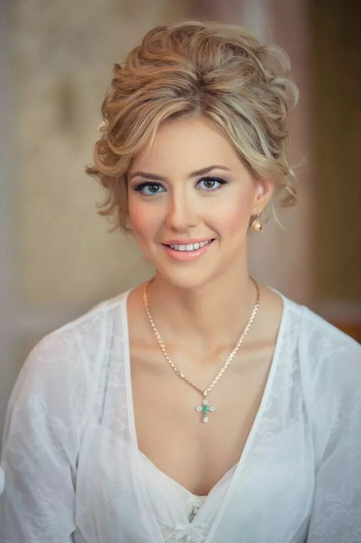 Прическа на фотосессию на средние Wedding makeup for green eyes and blond hair :: one1lady.com :: #makeup #eyes #e