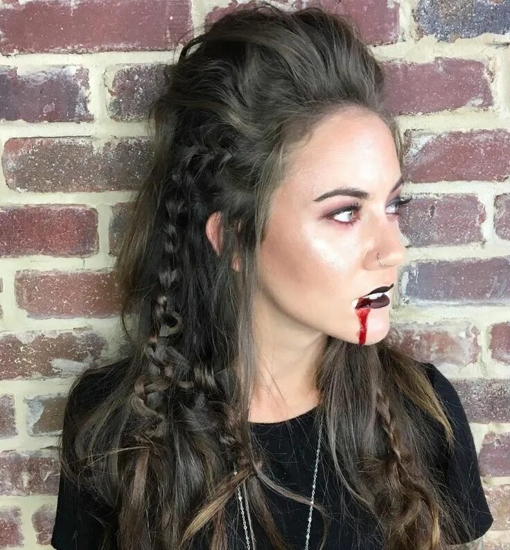 Прическа на хэллоуин Enchanting Vampire Hairstyles for Halloween