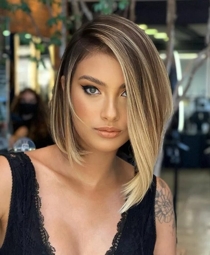 Прическа на каре 2024 модные 30 Awesome Balayage Bob Ideas for All Hair Types Asymmetrical bob haircuts, Blon