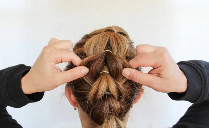 Прическа на каре с резинками Pull-Through Braid Hair Styles Pull through braid, Braids for long hair, Braided