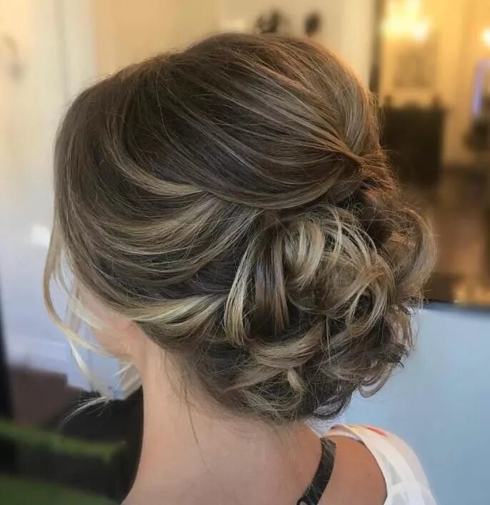 Прическа на каскад средней длины вечерняя Curly Updo For Medium Hair Up dos for medium hair, Easy updo hairstyles, Medium 