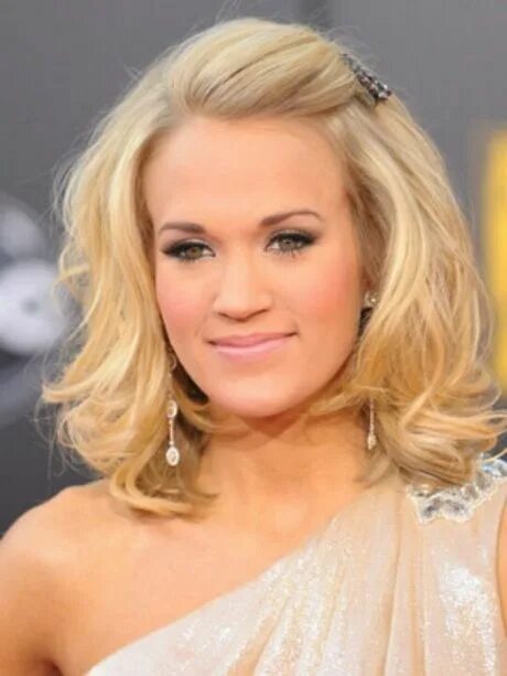 Прическа на концерт на средние волосы Resultado de imagem para penteados para casamento Carrie underwood hair, Cool ha