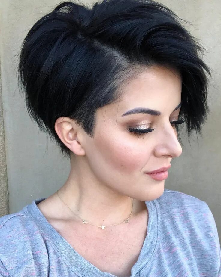 Прическа на короткие черные волосы Pin by Gwen O’Dell on Styln that Hair Short hair styles, Popular short hairstyle