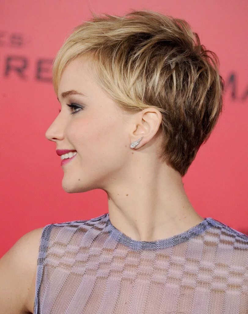 Прическа на короткие прямые волосы Pin on Hairstyles Jennifer lawrence short hair, Pixie haircut styles, Short hair