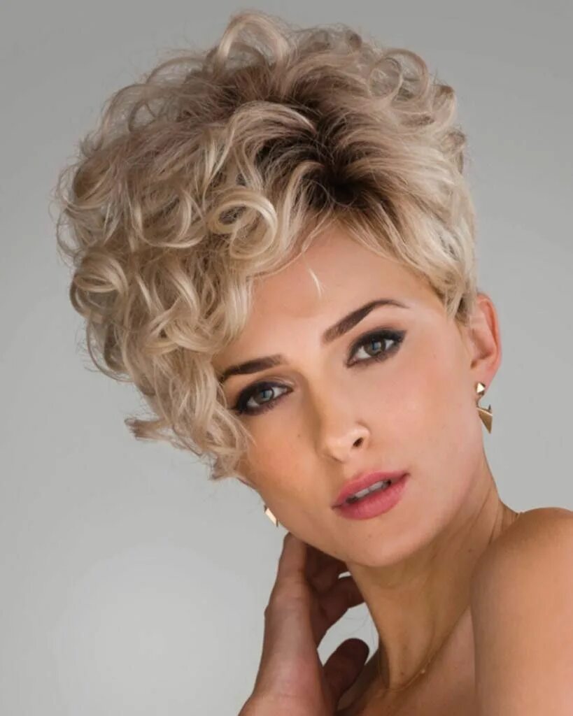 Прическа на короткие волосы без укладки Pin by Cammie Xzavier on Short Hair Short curly wigs, Short hair cuts, Hair piec