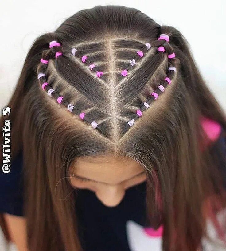 Прическа на короткие волосы маленькими резиночками Нет описания фото. Baby girl hairstyles curly, Hairband hairstyle, Girly hairsty