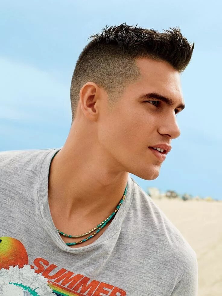 Прическа на короткие волосы мужская молодежная The Two-In-One Summer Haircut That Every Guy Can Pull Off Mens haircuts short, S