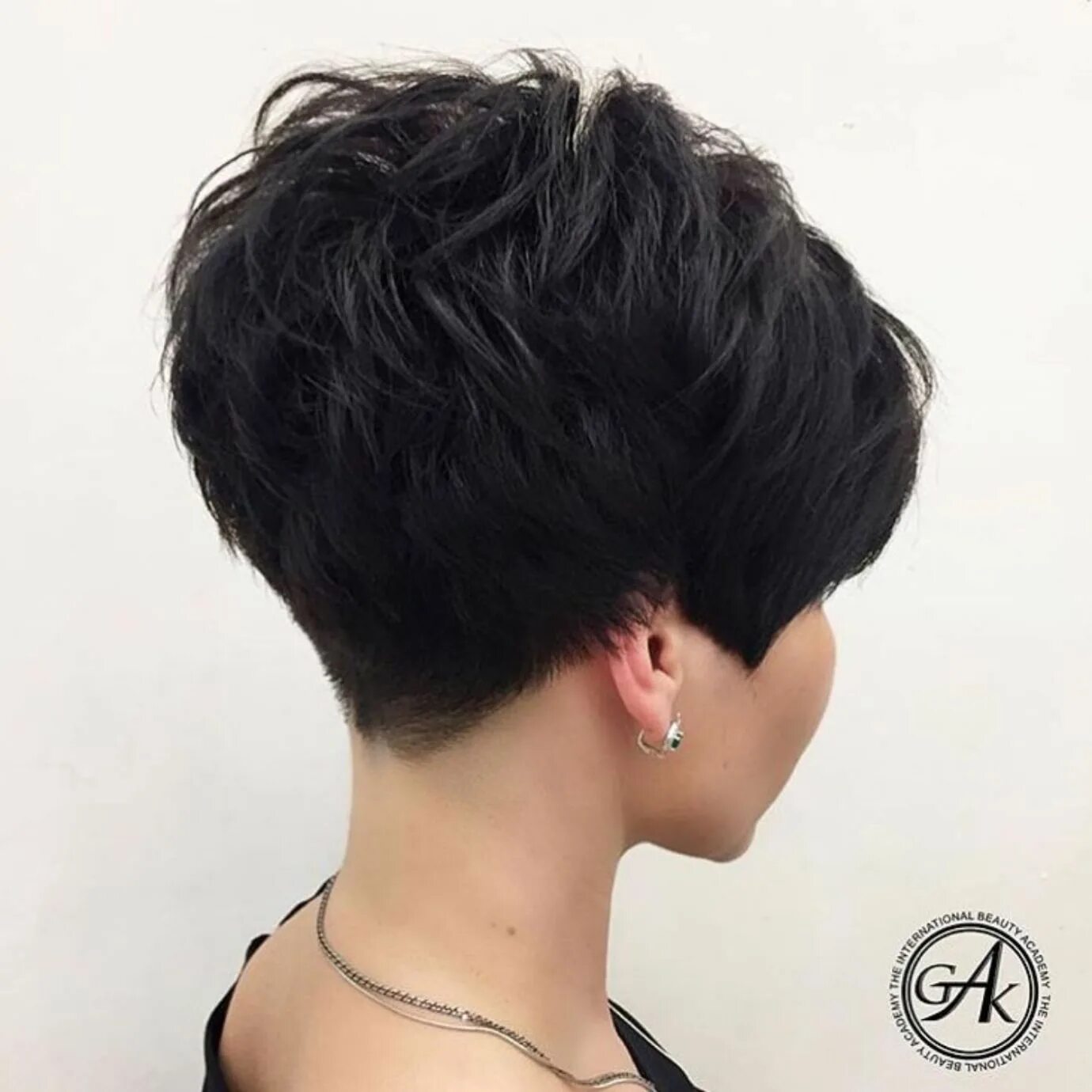 Прическа на короткие волосы на ножке 60 Gorgeous Long Pixie Hairstyle Ideas for 2024 Thick hair styles, Thick hair pi