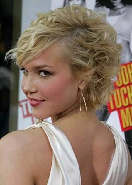 Прическа на короткие волосы на праздник девушке Elegant Bridal Hairstyles for Short Hair in 2023 Short-Haircut.Com Short bridal 