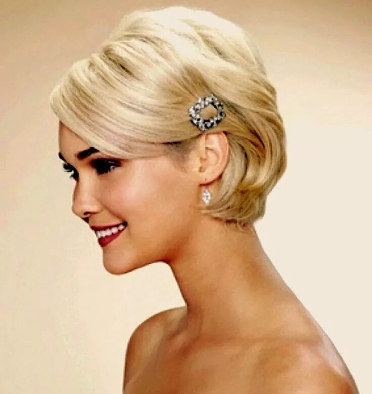 Прическа на короткие волосы на юбилей short wedding hair... Where was this idea when I got married?! Short wedding hai