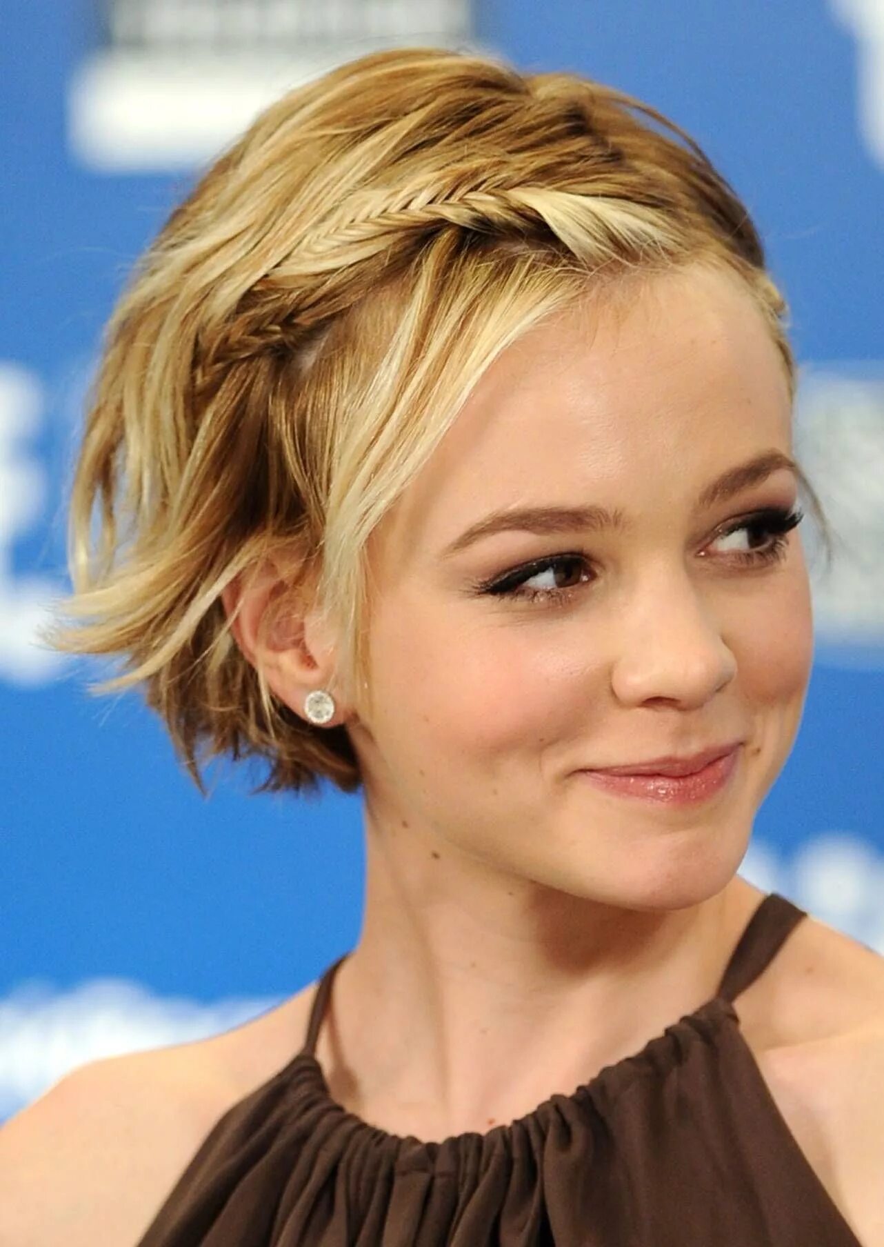 Прическа на короткие волосы поднимать Carey Mulligan Hair romance, Braids for short hair, Chic short hair