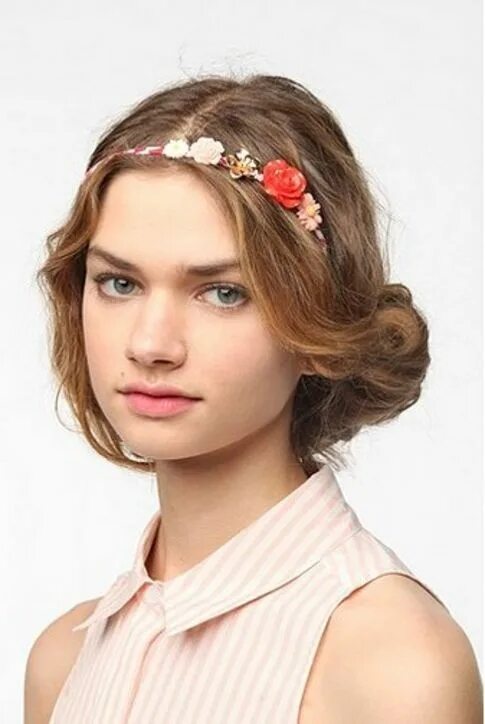 Прическа на короткие волосы с ободком 3 Ways to Try the Flower Crown Trend Without Looking Too Out-There Crown hairsty