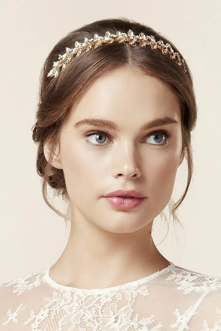 Прическа на короткие волосы с ободком The Beautiful New Collection of Bridal Hair Accessories & Jewelry from Elizabeth