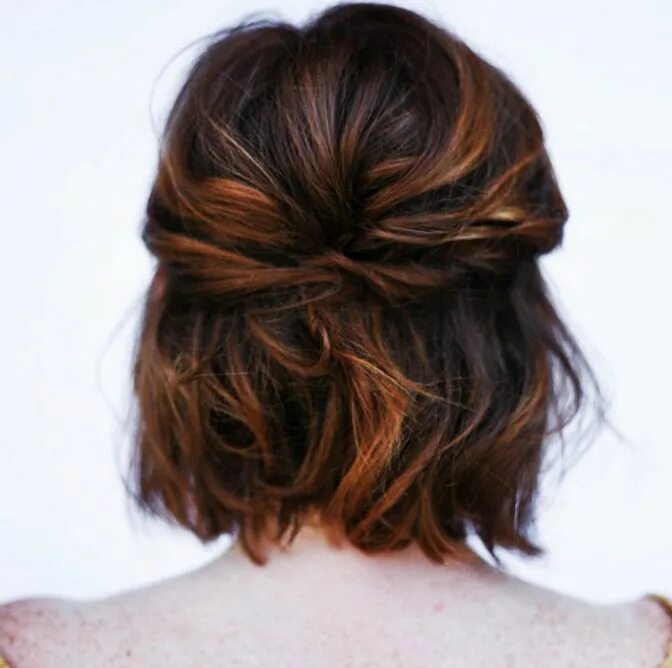 Прическа на короткие волосы собранные сзади Blackbird's Pearl Hair styles, Short hair styles, Long hair styles