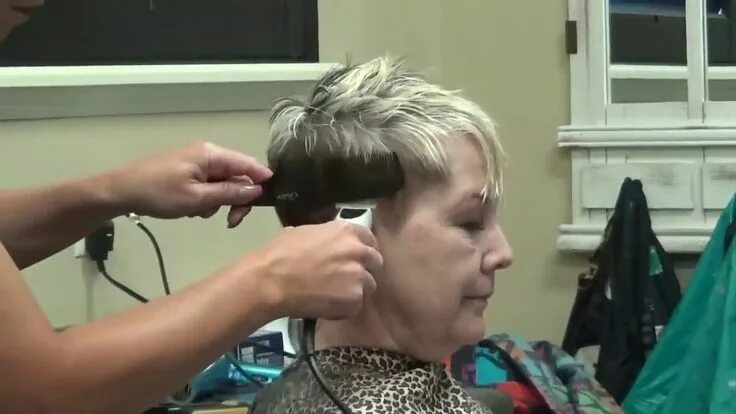 Прическа на короткие волосы видео уроки Pixie Haircut) Older Women Short Hairstyles - YouTube Womens hairstyles, Short h