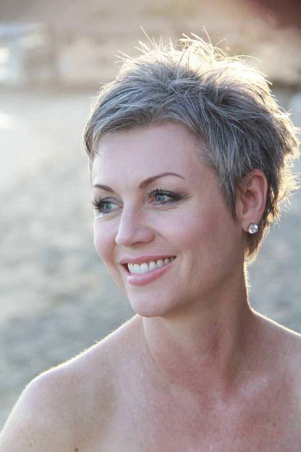 Прическа на короткие волосы женская 50 44 Pretty Grey Hairstyle Ideas For Women Short grey hair, Short hair cuts for wo