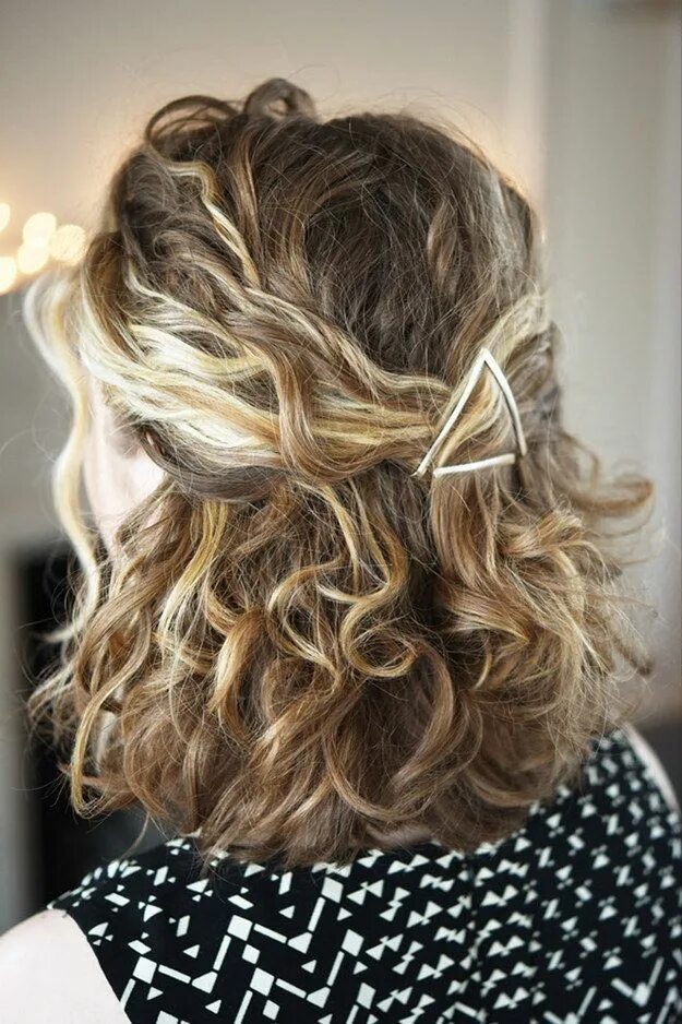 Прическа на кудрявые волосы длины Make a ridiculously easy pulled-back look with hair slides. Curly hair styles, C