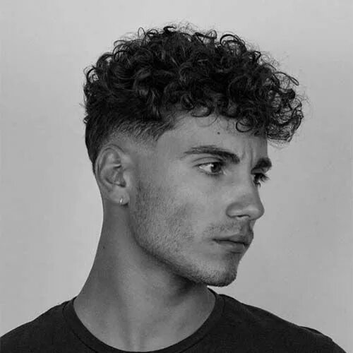 Прическа на кудрявые волосы мужские короткие Curly Undercut: 30 Modern Curly Hair Undercut for Men Modern curly hair, Curly h