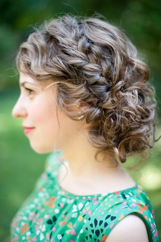 Прическа на кудрявые волосы средней длины женская 24 Wedding Hairstyles For Naturally Curly Hair HappyWedd.com #Longhaircurls Natu