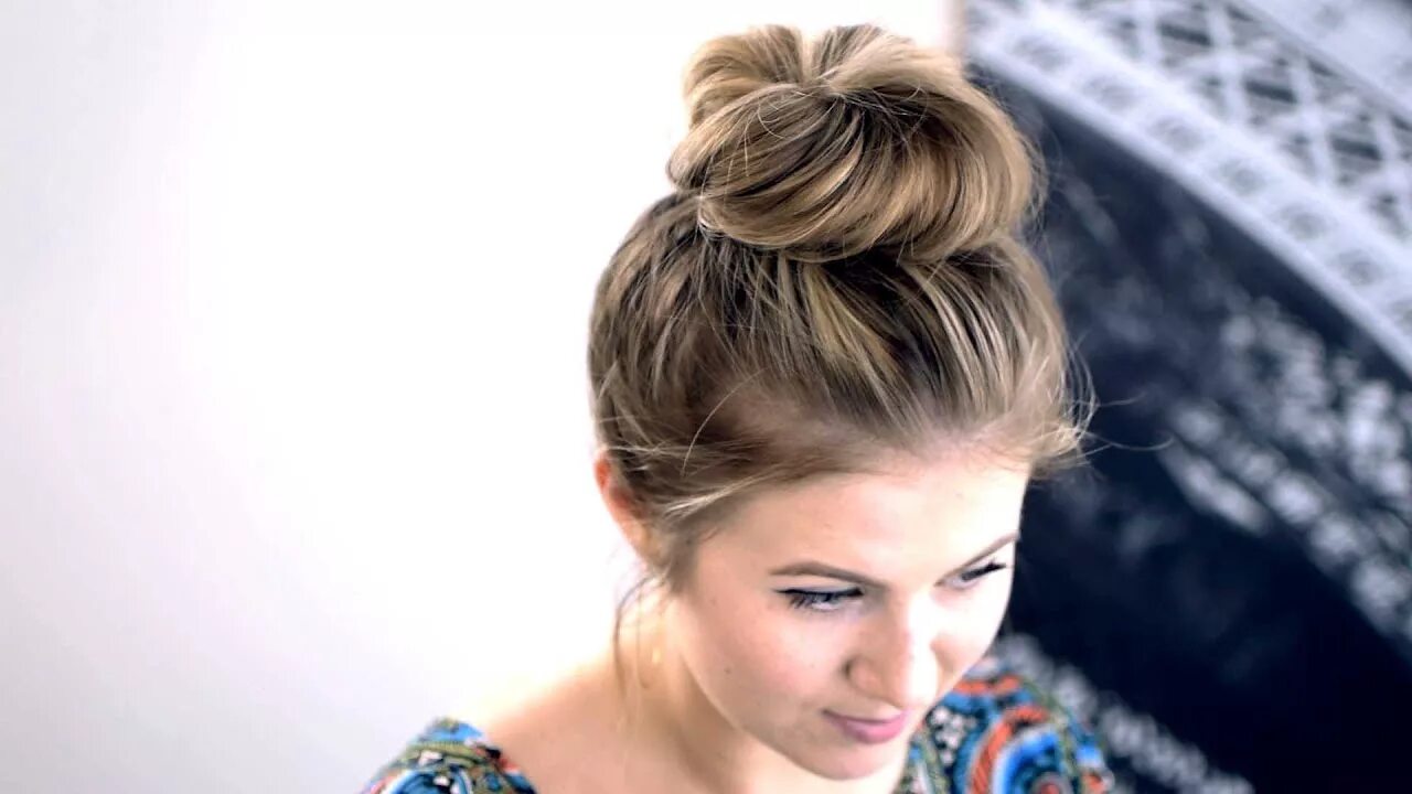 Прическа на макушке Messy Top Knot for Short/Medium Hair Tutorial Milabu - YouTube