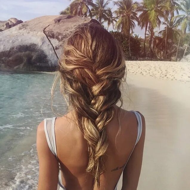 Прическа на море на средние #HairStyle. #Boho #BeachLook. #Braid. #Bohemian. #BeachHair. photo and hairstyle