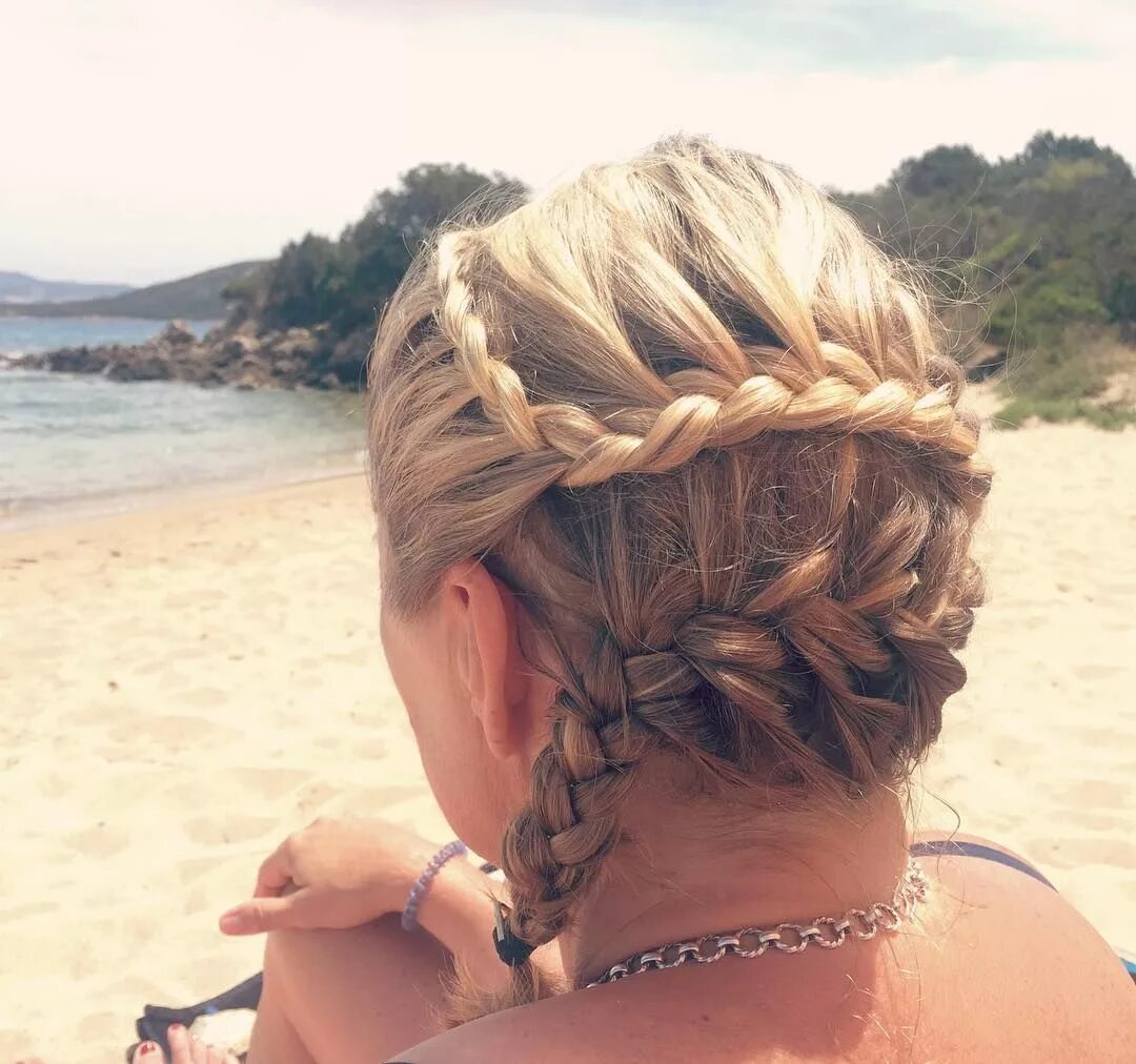 Прическа на море на средние 50 Fun To Do Beach Hairstyles For Your Tresses This Summer Hair styles, Holiday 