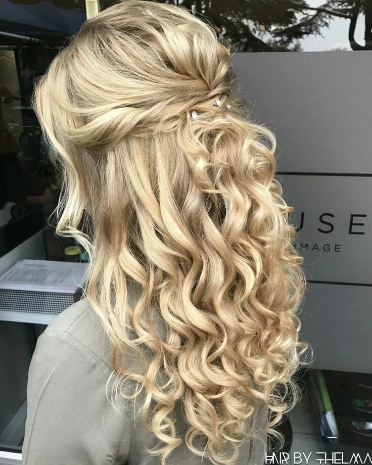 Прическа на накрученные волосы средней длины Pin by Zuzana11zaza ... on Účesy Hair styles, Long hair styles, Prom hairstyles 