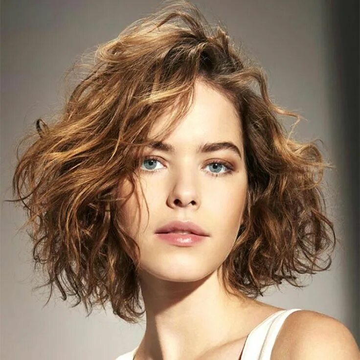 Прическа на непослушные волосы средней длины Pin on Short hair inspo Modern bob hairstyles, Bob haircut curly, Wavy bob hairs