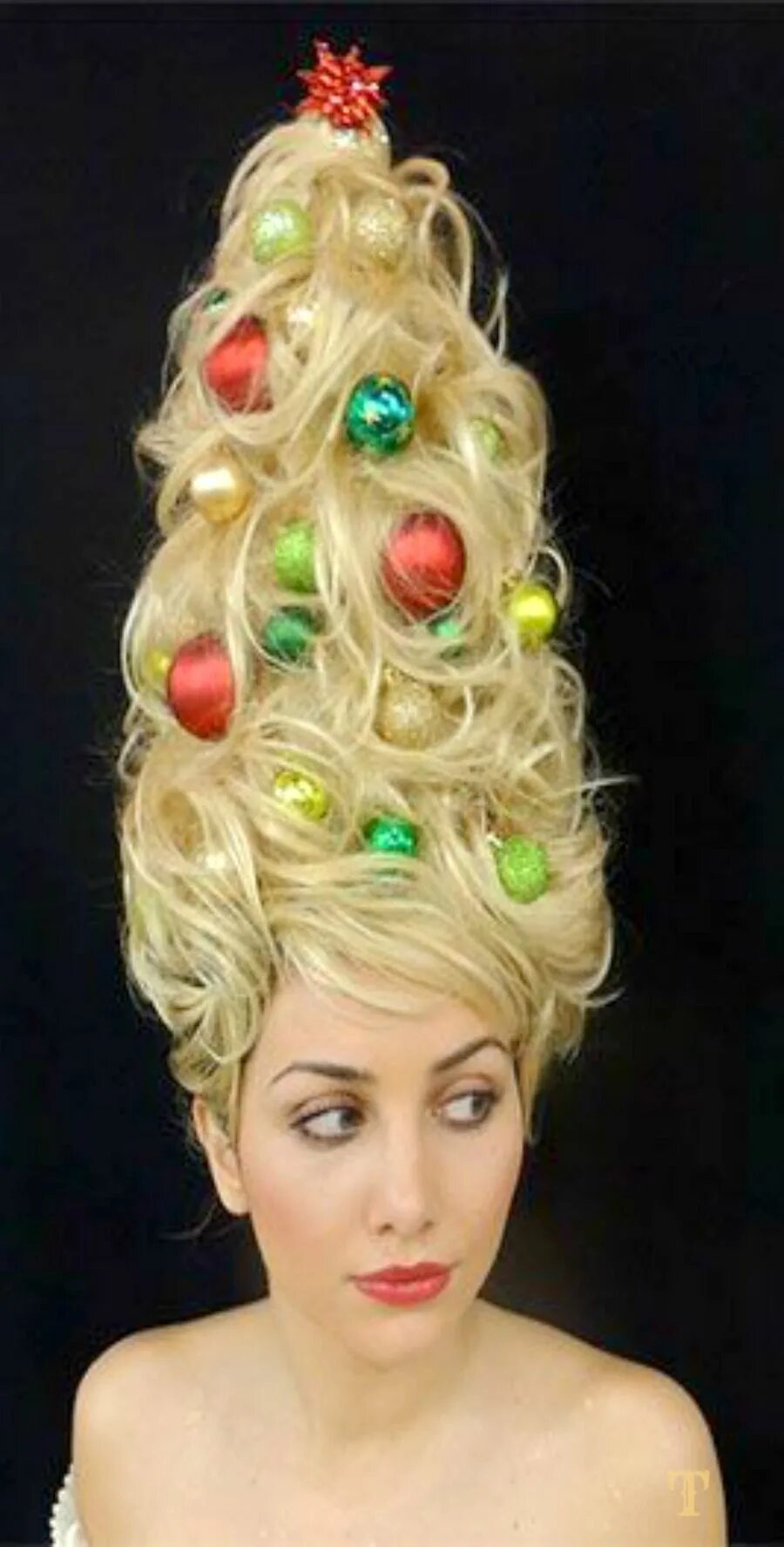 Прическа на новый год 2025 12 Holiday Hairstyles Sure To Shock Santa Holiday hairstyles, Christmas party ha