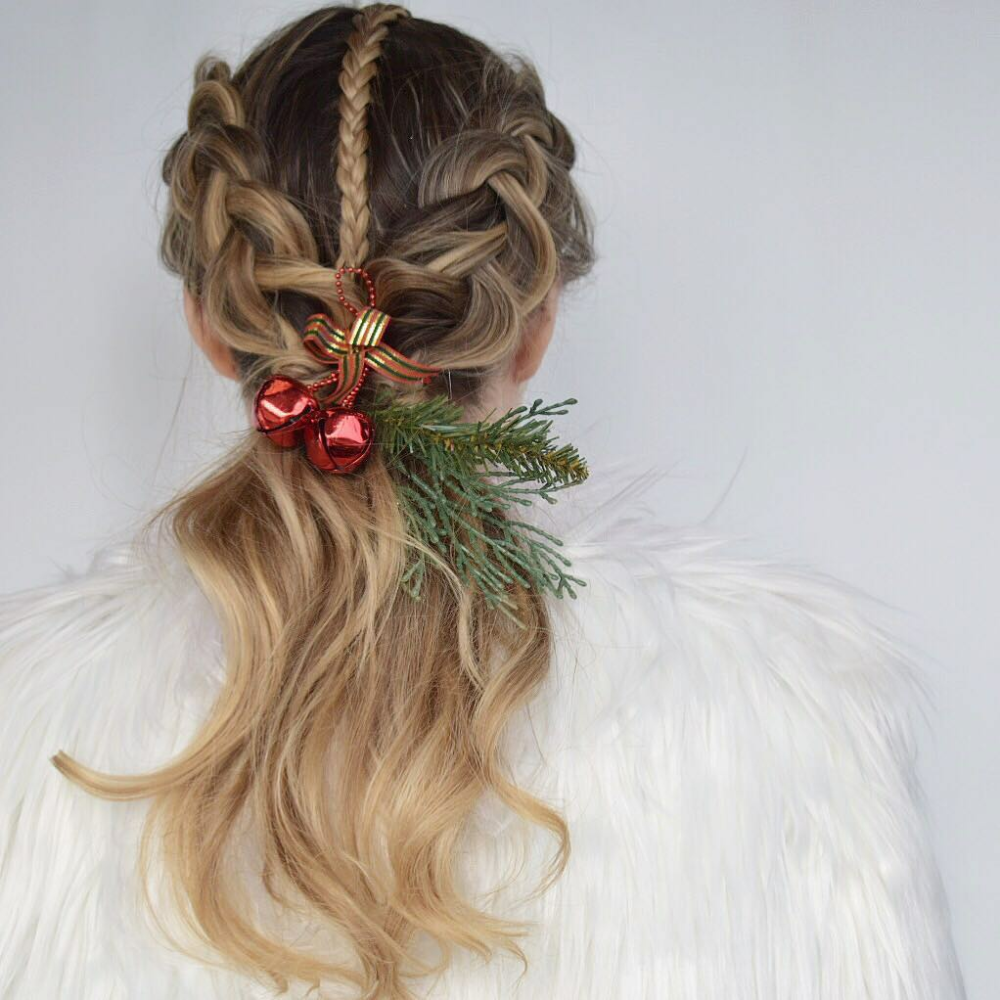 Прическа на новый год на волосы Christmas Hair Color & Hairstyle Ideas For Festive Locks Holiday hairstyles, Chr