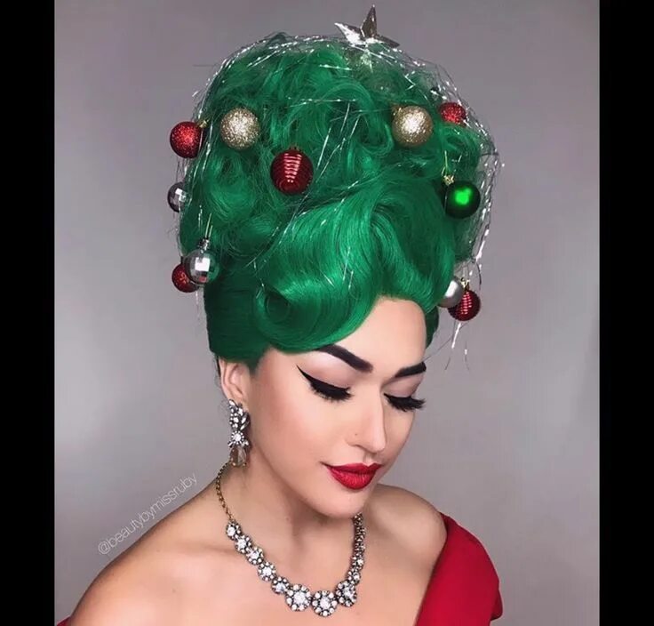 Прическа на новый год на волосы Pin by Brenda Karen on It's beginning to look a lot like Christmas Hair trends 2