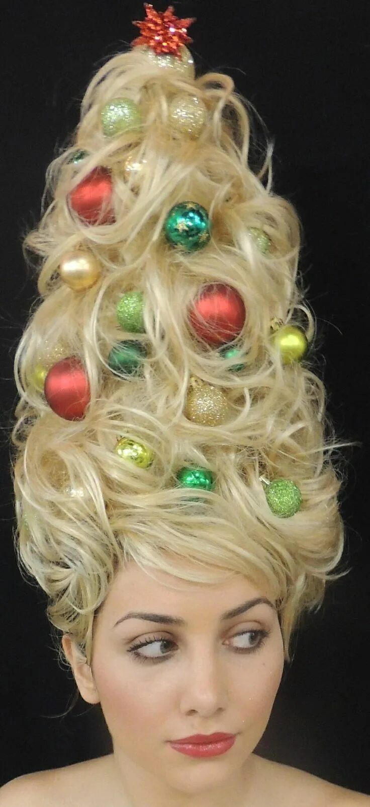 Прическа на новый год на волосы Christmas updo. www.salonnadwa.com Christmas tree costume, Whoville christmas, C