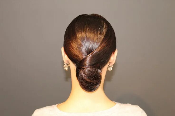 Прическа на ножке sleek bun in 2020 Ballroom hair, Hair styles, Dance hairstyles