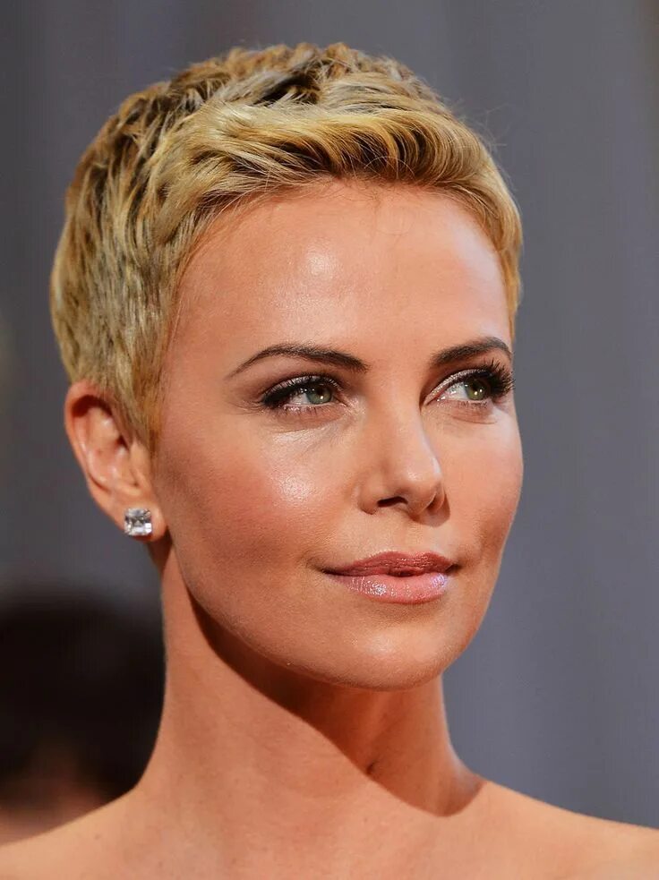 Прическа на очень короткую стрижку 18 Surprising Things That Affect The Way You Age Celebrity Hairstyle Charlize th