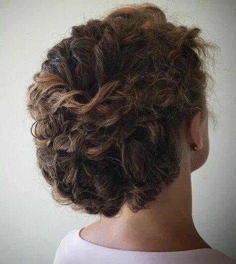 Прическа на средние кудрявые 20 Hairstyles and Haircuts for Curly Hair Curly hair styles, Haircuts for curly 