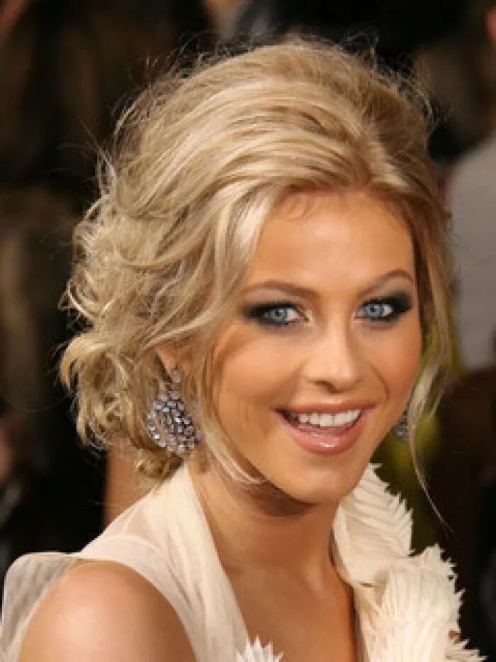 Прическа на средние мягкие волосы woohair.com Prom hairstyles for long hair, Prom hairstyles for short hair, Long 