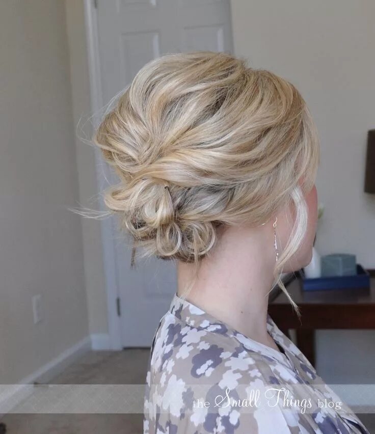 Прическа на средние тонкие The Messy Side Updo - The Small Things Blog Messy short hair, Short hair updo, H