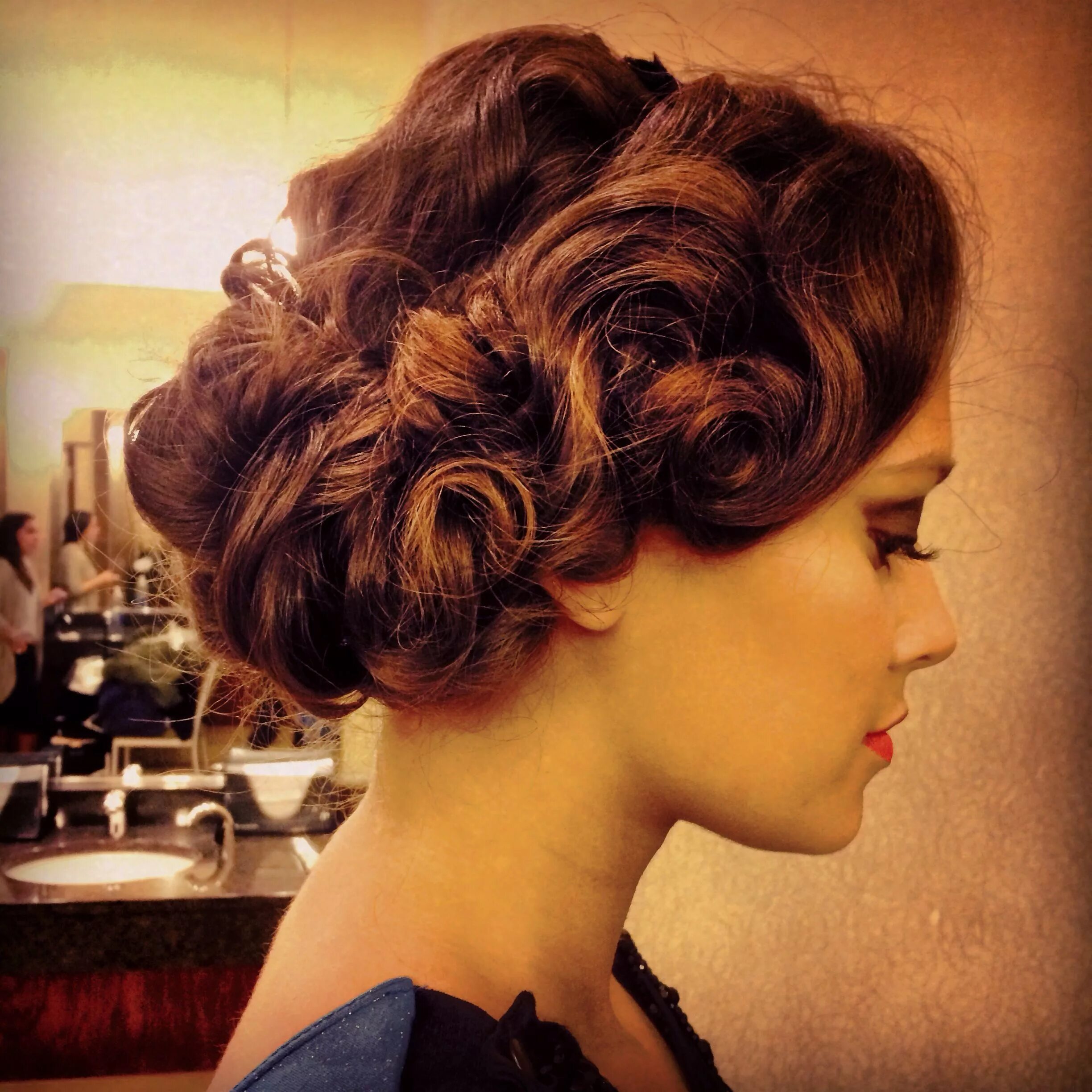 Прическа на средние волосы 30 годов 1920s Gatsby inspired hair #freelancehairstylist #eringrahamhair .com #freelance