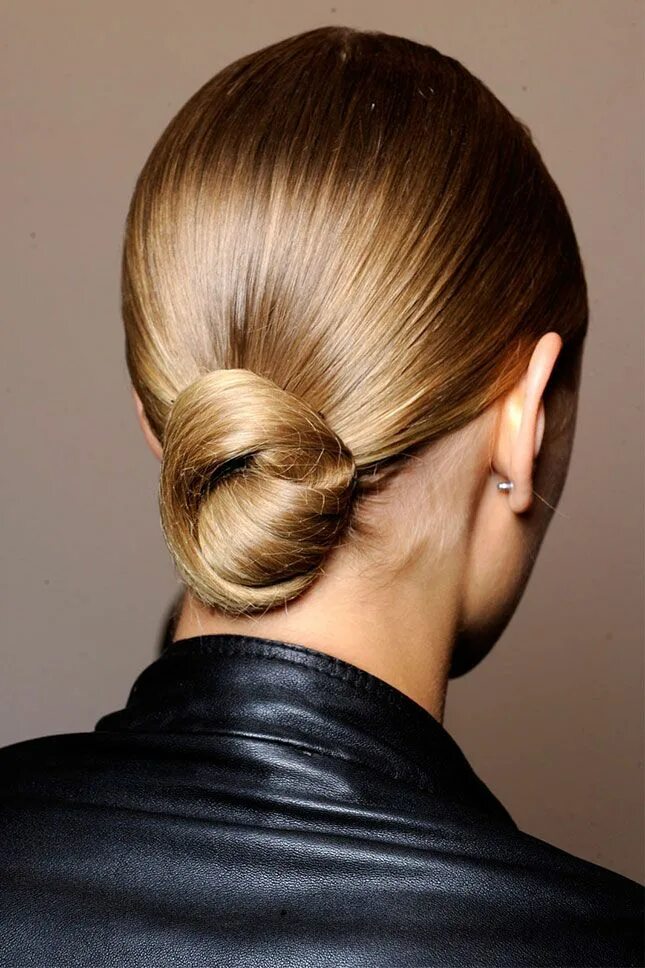 Прическа на средние волосы деловой стиль Need a New Fancy 'Do? Try One of These 9 Low Updos Professional hairstyles, Long