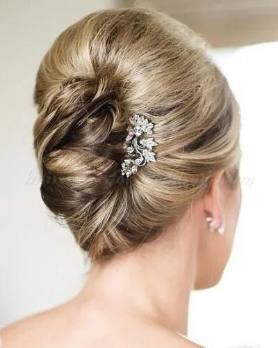 Прическа на средние волосы для гостей french twist wedding hairstyles Mother of the groom hairstyles, French twist hai