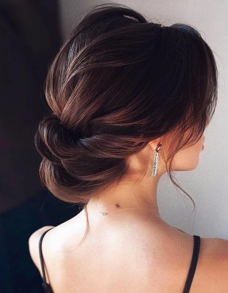 Прическа на средние волосы красиво собраны via instagram tonyastylist Wedding hair trends, Up hairstyles, Bridal hair updo