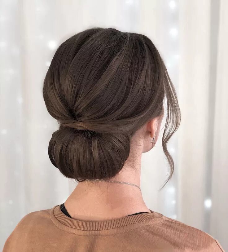 Прическа на средние волосы красиво собраны Низкий пучок Long hair styles, Bun hairstyles, Long hair wedding styles