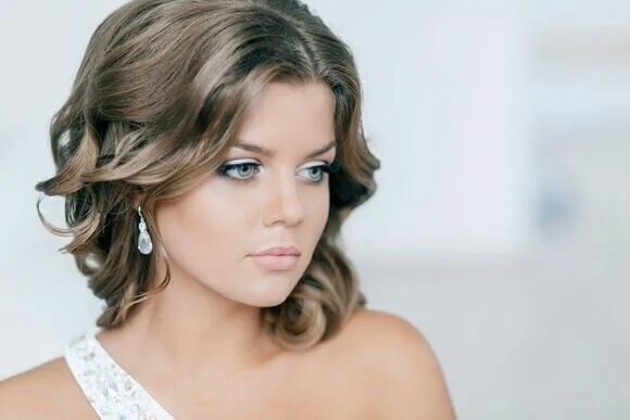 Прическа на средние волосы на ночь Simpel Short wedding hair, Wedding hairstyles, Shoulder length hair cuts