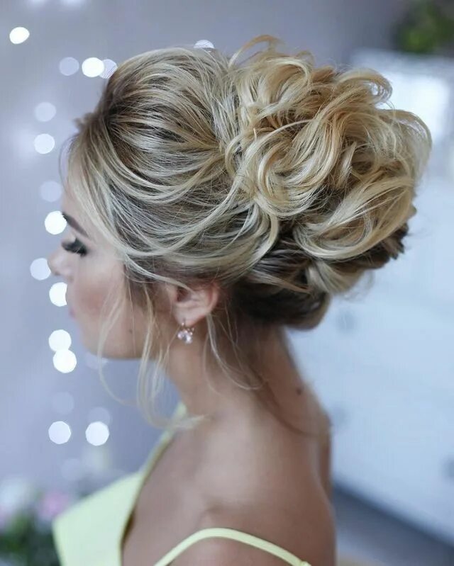 Прическа на средние волосы на праздник Pin on Ding Dong! Messy wedding hair, Wedding hairstyles updo, Medium hair style