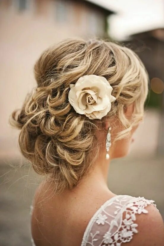 Прическа на средние волосы на свадьбу невесте Bridal Style: Wedding Hair - Key Wedding Trends For 2012 (Part 2) - Boho Wedding