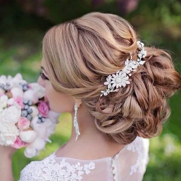 Прическа на средние волосы на свадьбу невесте Pin by INA Boldaniuc on Прически Glamorous wedding hair, Wedding hairstyles updo