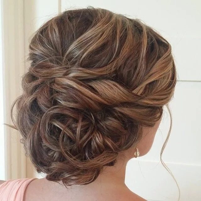 Прическа на средние волосы на торжество 2024 Hair UpDos Long hair styles, Hair styles, Wedding hairstyles